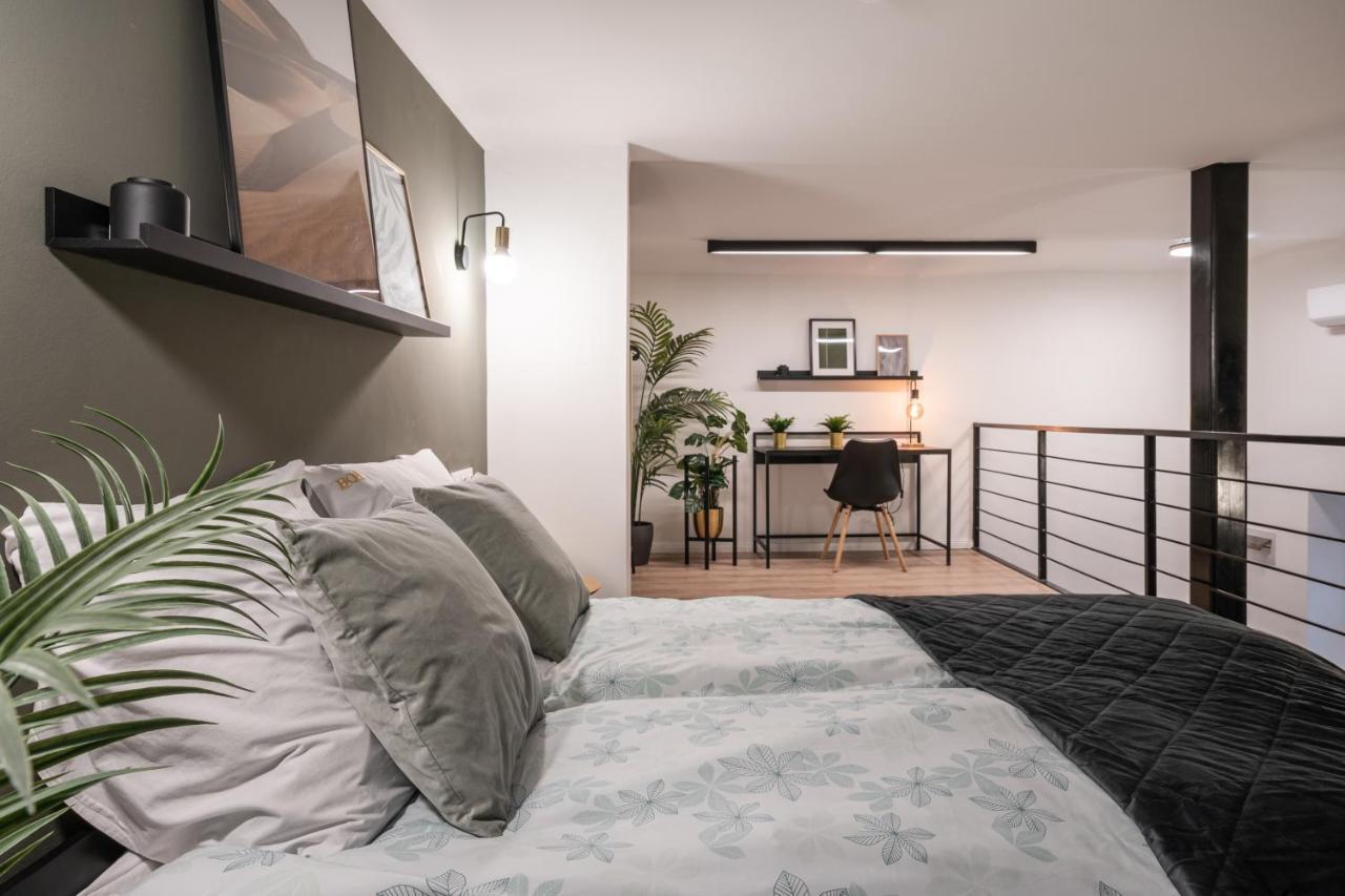 D24 - Historic Quarter Design Loft - Location By Bqa Apartman