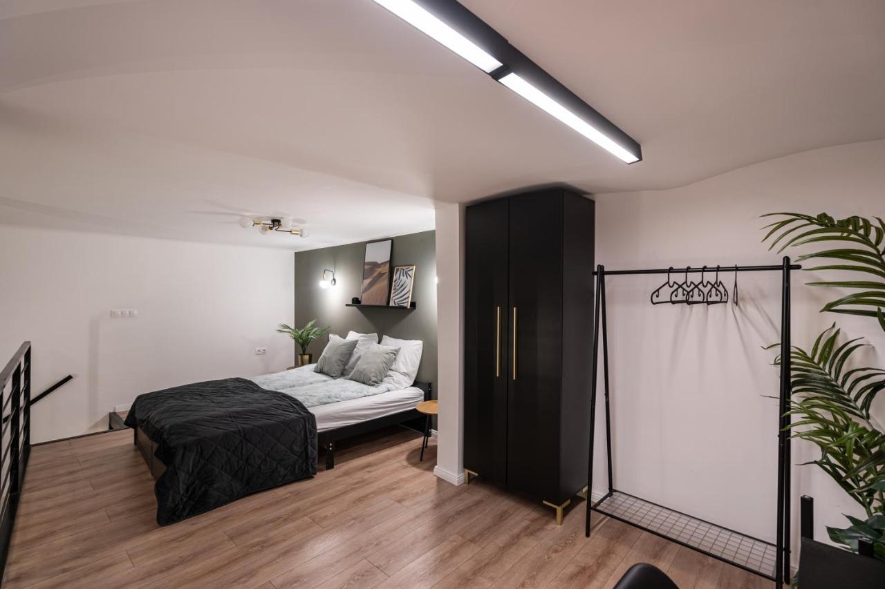 D24 - Historic Quarter Design Loft - Location By Bqa Apartman